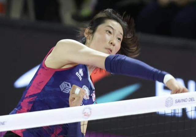 潮女更衣
