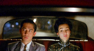 老师脱了裙子坐了上去电影
